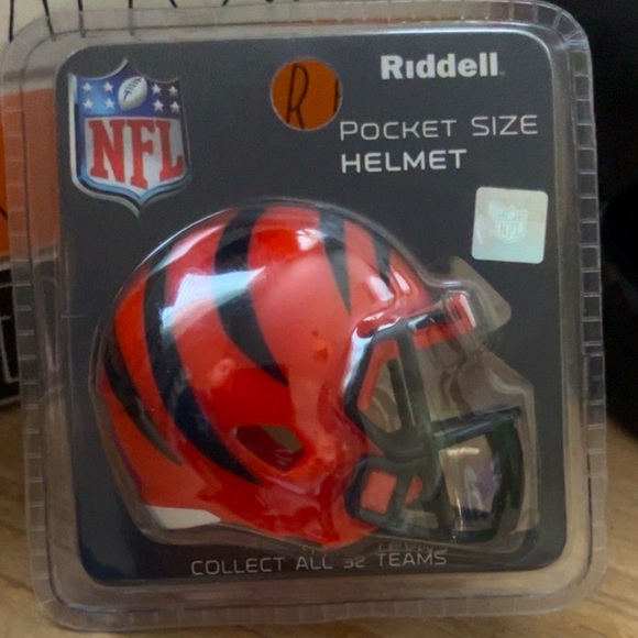 Cincinnati Bengals NFL pocket size helmet NFL RIDDELL NEW COLLECTIBLE ITEM - Picture 1 of 2